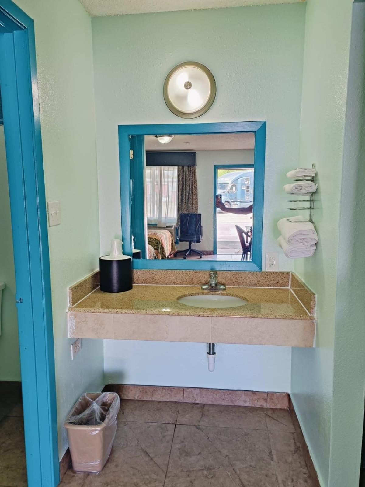 Budget Inn By Oyo Edinburg Hwy 281 Екстериор снимка